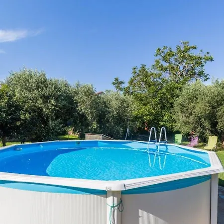 Lili-with Paddling Pool Apartment Umag